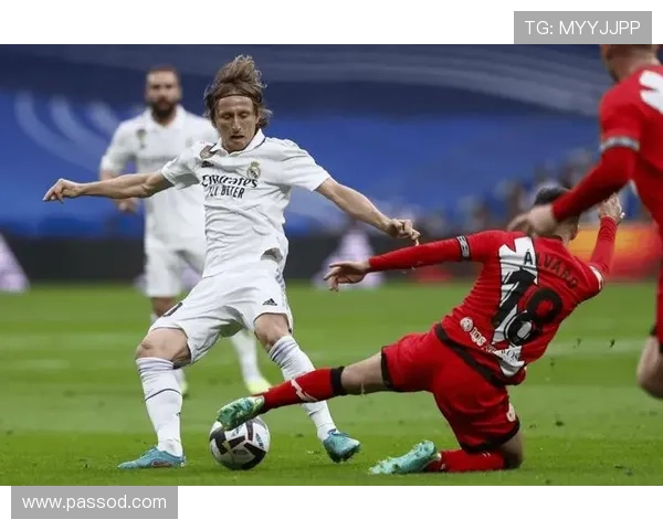 皇马欧冠争冠压力上升，竞争加剧考验其赛季稳定性