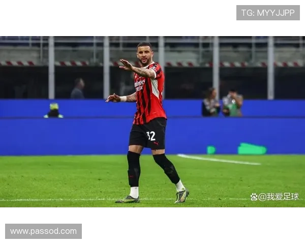 AC米兰高位压迫下防线频繁暴露空间，防守稳定性面临考验